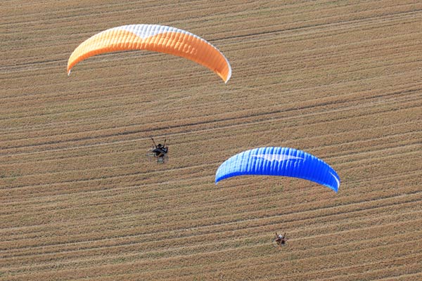 deux-paramoteur-en-vol