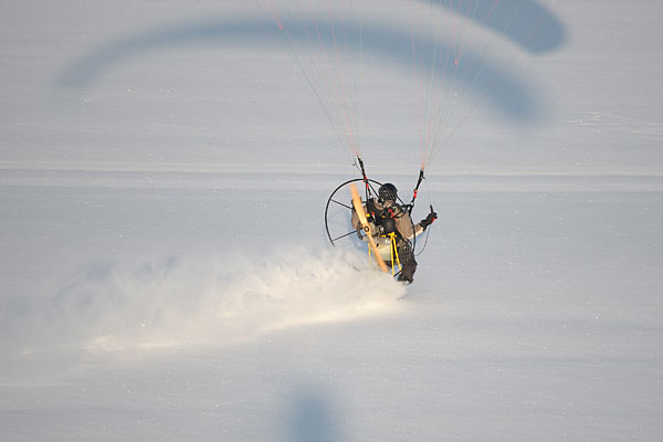 Vol paramoteur sous la neige