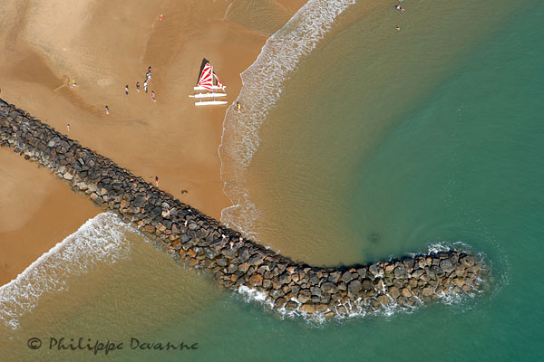 Voilier , plage de Jard-sur-mer, Vendée (85)