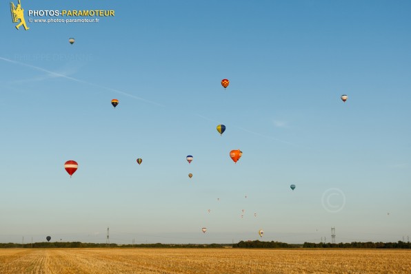 Petite ballade paramoteur à Mérobert pour attendre les Montgolfières en sortie de la ZRT d'Etampes Mondésir - Championnat de France de Montgolfière 2015  (du 21 au 25 Aout 2015)