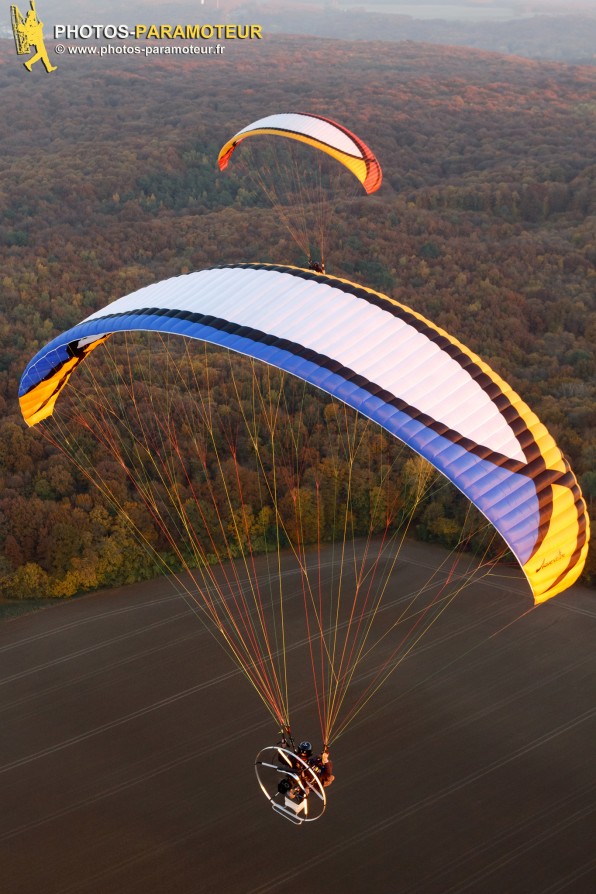 Paramoteur au couché du soleil, 01 Novembre 2015