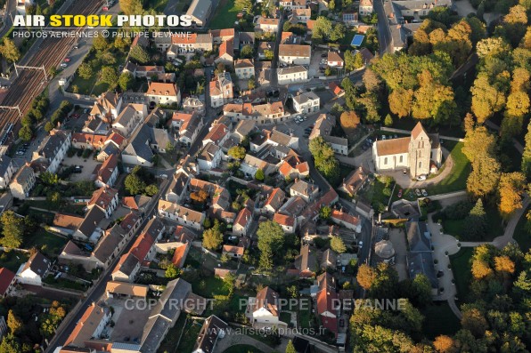 Photographie aérienne de Chamarande (91730), département de l'Essonne, région Île-de-France, France. Située à 40 km au sud-Ouest de Paris. Le 23/09/2011