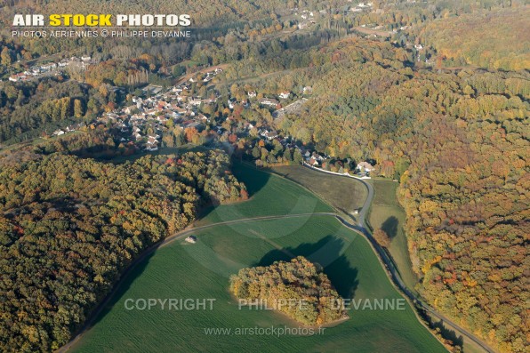 Photographie aérienne de la commune de Sermaise (91530) , situé entre St-Chéron et Dourdan , commune du pays de l'Hurepoix, département de l'Essonne, région Île-de-France.