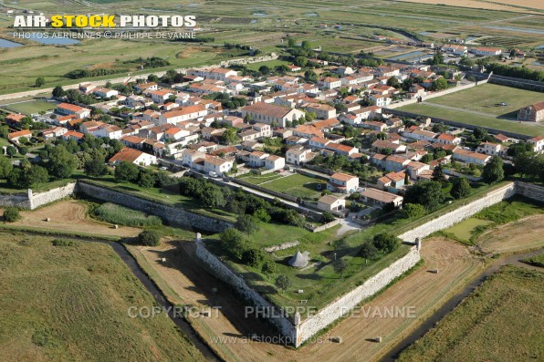 Photographie aérienne de la place forte de Brouage, commune de Hiers-Brouage (17320) , département de la Charente-Maritime ; région Aquitaine-Limousin-Poitou-Charente, France. Prise de vue du  25 juin 2015