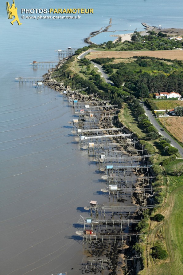 Photographie aérienne des Carrelets de Port-des-Barques (17730) , département de la Charente-Maritime ; région Aquitaine-Limousin-Poitou-Charente, France. Prise de vue du