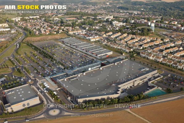 Photographie aérienne de la ville d' Etampes (91150), département de l'Essonne, région Île-de-France, Ville situé à 50 km à l'Ouest de Paris. Prise de vue du 23/09/2016