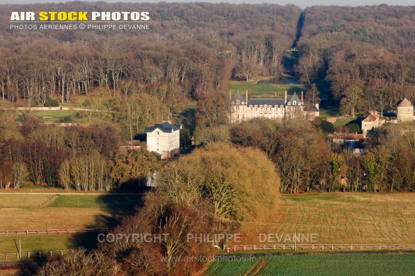 Photo aérienne château de Bandeville, commune de Saint-Cyr-sous-Dourdan (91410), département de l'Essonne, région Île-de-France. prise de vue du 01 décembre2016