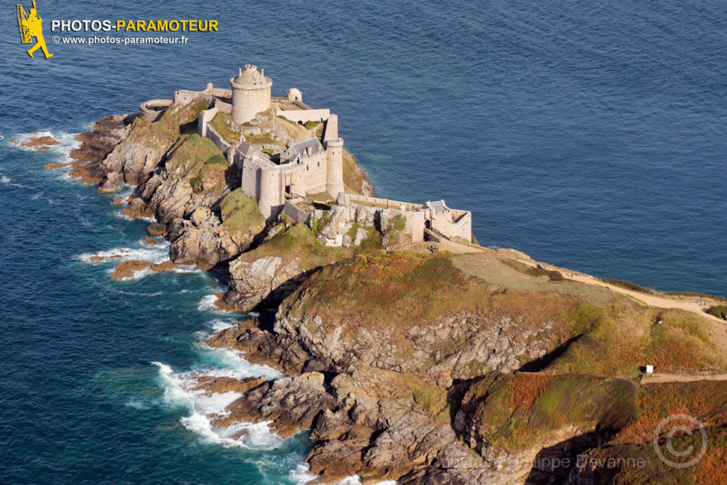 Photographie aérienne du Cap Frehel , commune de Plévenon (22240) dans le département des Côtes-d'Armor, région Bretagne , France