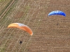 Deux paramoteurs vue du ciel