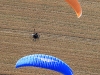 Deux paramoteurs vue du ciel