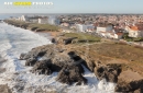 Mer agitée sur La corniche du trou du diable vue du ciel