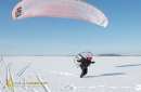 Paramoteur sous la neige