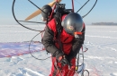 Paramoteur sous la neige