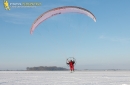 Paramoteur sous la neige