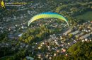 Paramoteur en vol au dessus de Saint-Chéron 91 , Essonne, France