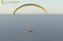 paramoteur dans la brume