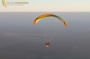 paramoteur dans la brume