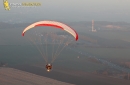 paramoteur dans la brume