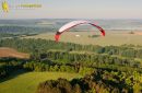 La bourgogne vue du ciel en paramoteur au dessus de l'yonne