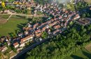 Asquins vue du ciel dans le departement de l'Yonne en Bourgogne