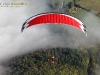 Paramoteur en vol au dessus de la Brume