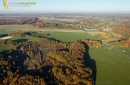 Paramoteur rouge paysage d'automne en Ile-de-France