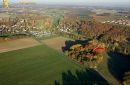 Paramoteur rouge paysage d'automne en Ile-de-France